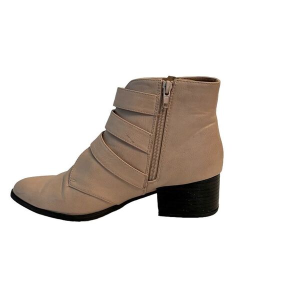 Qupid Taupe Side Zip Buckle Western Booties NWOT Size 8 - Picture 4 of 10